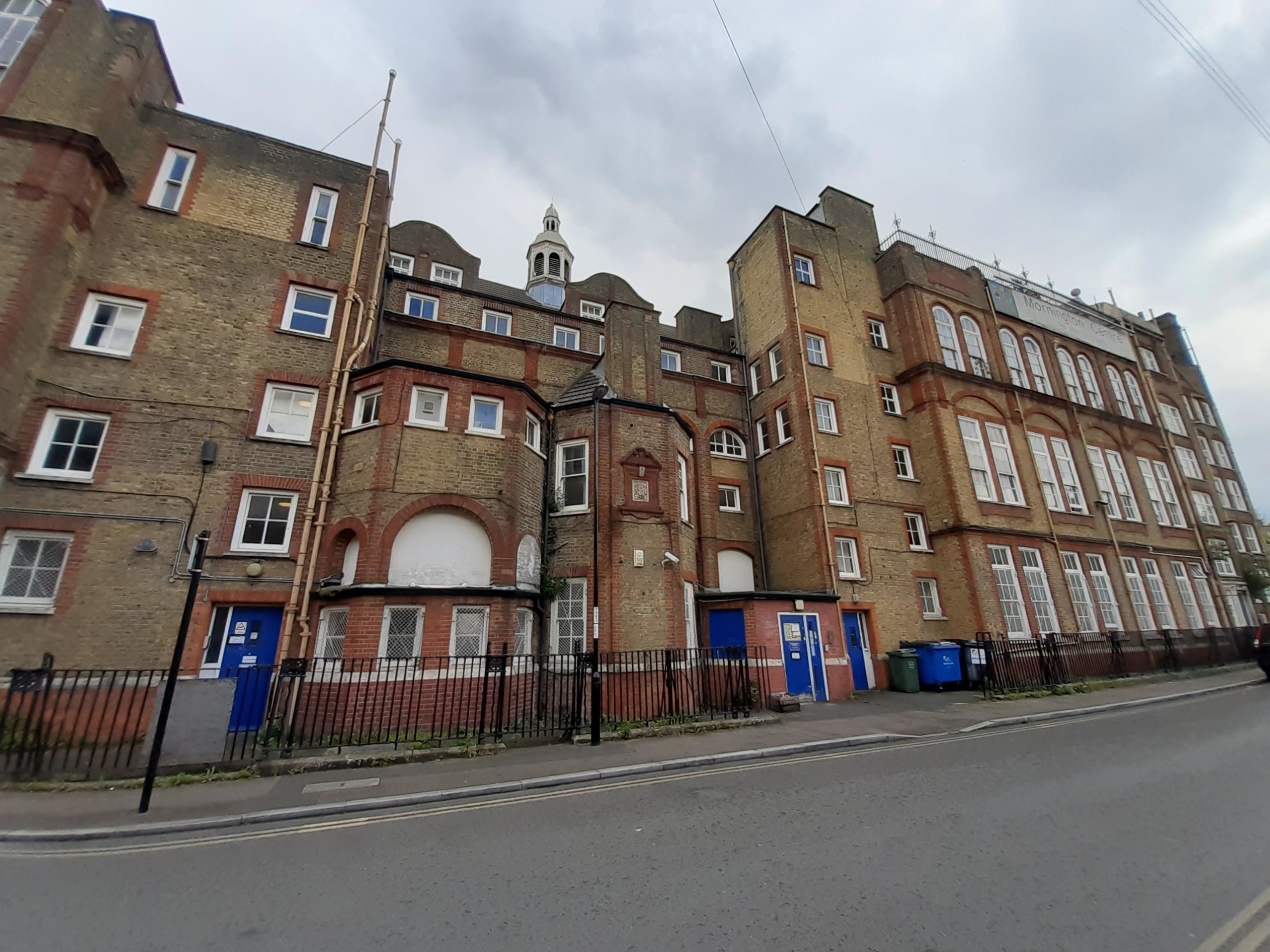 Double Room in Former School, Lewisham - VPS Guardians